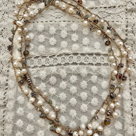 ARTISAN Necklace “Pearls in the Mist” on Sepia Long Crocheted Wrap - Picture 4 of 14